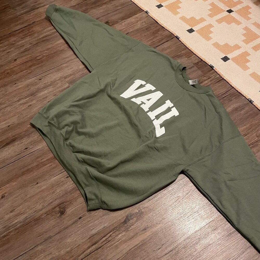 Oversized Vail, CO sweatshirt in dark green
